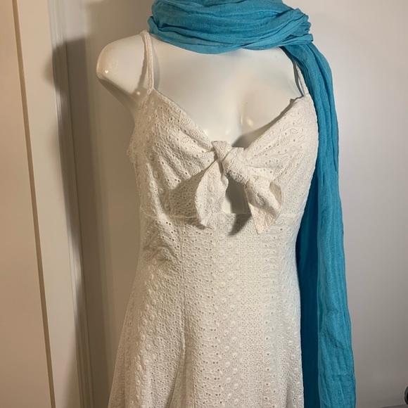 Dress - Picture 6 of 6